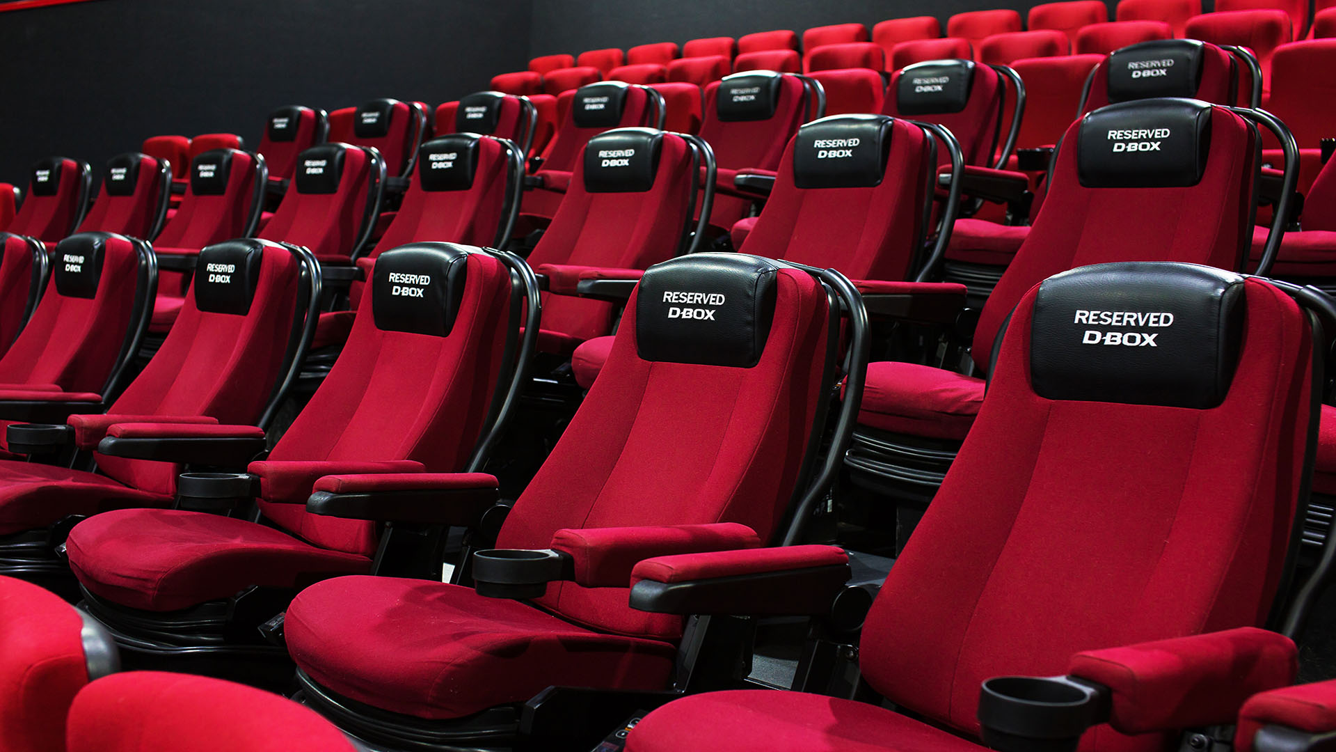 Кинотеатр с движущимися креслами